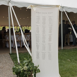 Tableau de mariage in tessuto, allestimento dei posti a sedere per matrimonio in tessuto di lino, cartello personalizzato per l'allestimento dei posti a sedere, cartello in tessuto
