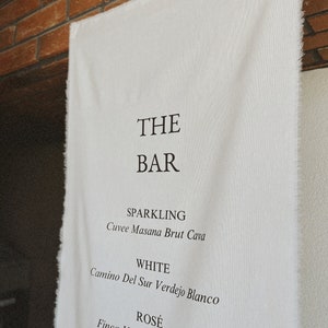 Plaque de bar en tissu, menu de bar de mariage, plaque de bar en lin personnalisée, plaque de bar, plaque de cocktails signature, bar minimaliste, plaque de bar de mariage pour elle et lui