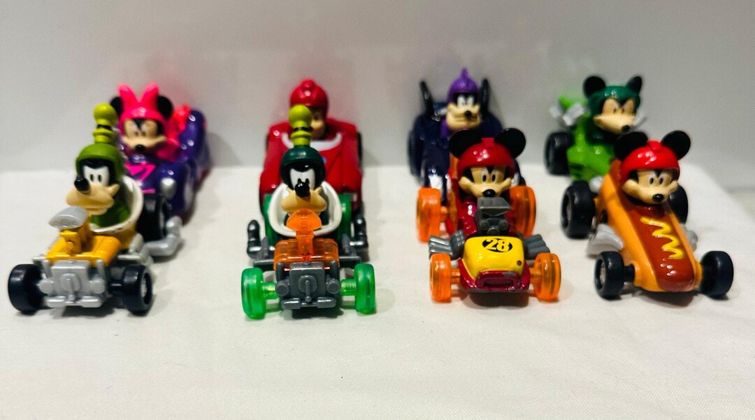 Disney Mickey and the Roadster Racers Car Lot Goofy Minnie + Diecast ...
