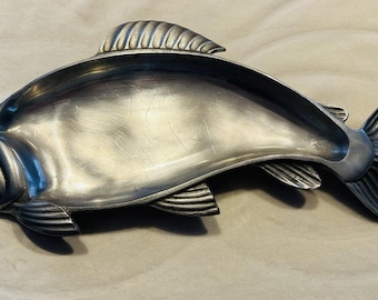 Lachsförmige Servierplatte Pewtarex Fisch 22x9 Geschenkartikel Fischer Fischer Vtg
