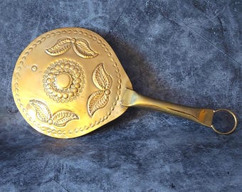 Solid Brass Oshun metal fan abebe Osun ide Ore yeyeo Osun Oxum orisa Yoruba Lucumi Candomble tool ide crown ashe santo bronze Iyanifa ochun