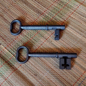 Ogun Keys Large iron - Male & Female 7.5 inches 2 Llaves Macho y Hembra de Oggun Guerreros Elegua Warriors Caldero for Orishas Santeria Ogu