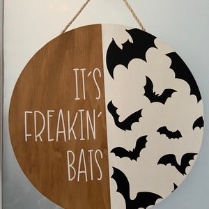 It’s Freakin’ Bats Door Hanger, Halloween Door Hanger, Door Wreath, Round Porch Sign, Halloween Decor, Bat decor