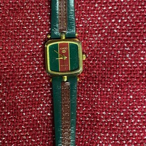 Vintage Gucci Women's Watch red \u0026 Green 