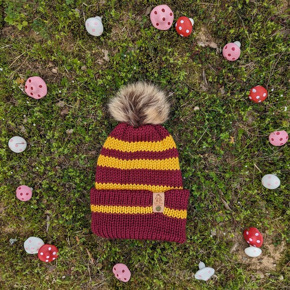Double Layer Knit Beanie With Pom Pom – Burgundy With Golden  display picture 1