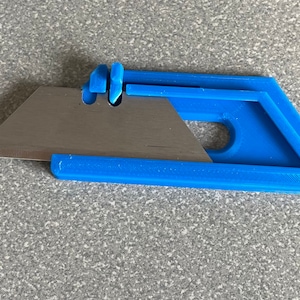 Sliding utility knife