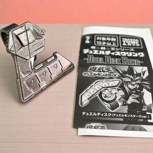 RARE Yu-Gi-Oh ! Bague miniature Duel Disk - Forme 7", 3 emplacements pour cartes !