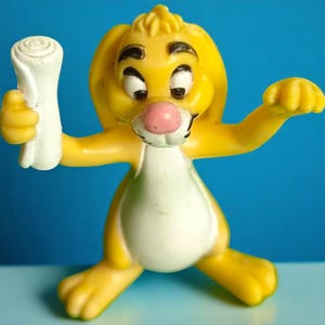 Simpatico giocattolo di carta a forma di coniglio Winnie the Pooh - Happy Meal di McDonald's (2 x 2,5")!