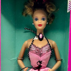 Vintage Barbie 1990 Parisian Barbie Mattel Timeless Treasures Collectors Item NRFB excellent condition