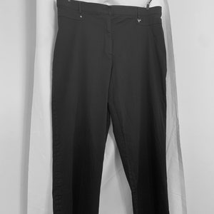 Grey cropped Lululemon leggings, fits sizes 2-6. - Depop