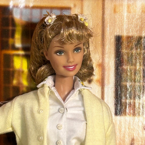 Barbie As Sandy In Grease - 25th Anniversary Collector Doll In Black Leather Outfit - View #4