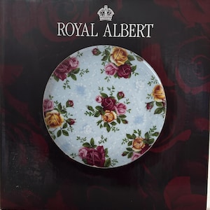 Royal Albert OLD COUNTRY ROSES Blue Damask Plate  New in BoxExcellent condition
