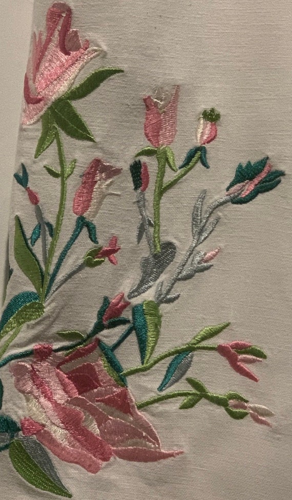 Embroidered flowering vines skirt online