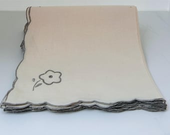 Vintage 8 Cotton Napkins Set: Flower Embroidery, Scalloped Edge - Unused
