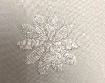 8 Vintage Embroidered White Napkins - Set of 8 - Floral Table Linens