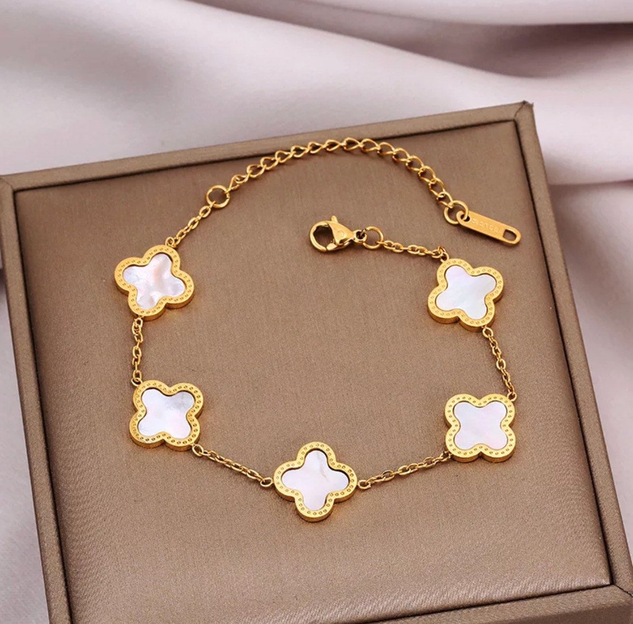 Elegant 18k Gold Four Leaf Clover Bracelet Beautifully Gold | sites ...
