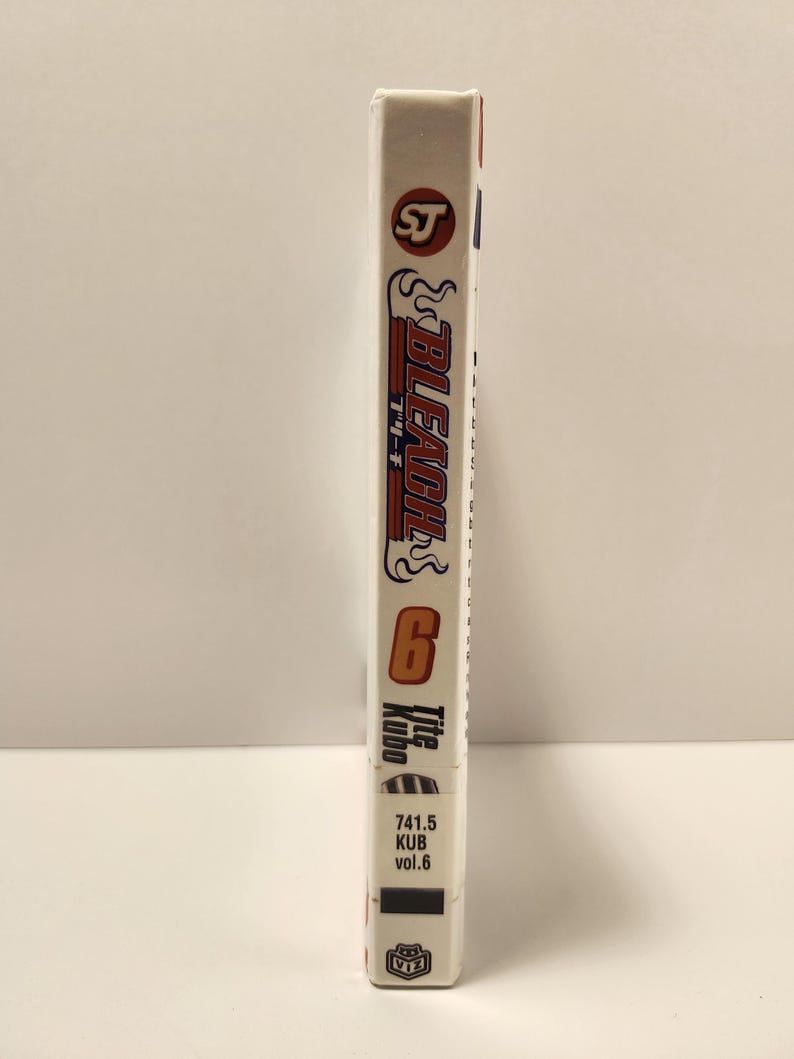 Puede incluir: Un volumen de manga blanco con el t&iacute;tulo "Bleach" en letras rojas y negras. El n&uacute;mero "6" es visible, junto con "Title Kubo" y texto japon&eacute;s. El volumen tiene un dise&ntilde;o estilizado, con el logo SJ en la parte superior.