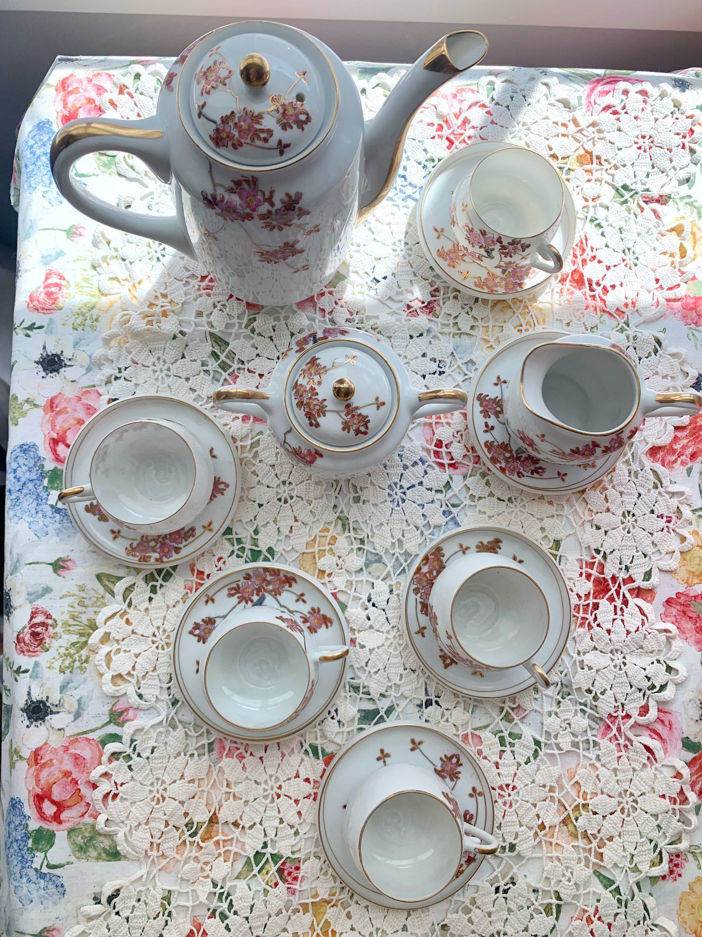 Chinesse Tea set Hand painted Gold and flowers • Vintage collection
