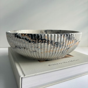 Temis Fluted Bowl | Concrete Bowl | Centerpiece | Catchall Bowl | Decorative Ribbed Bowl | Shelf Decoration | Entryway Bowl