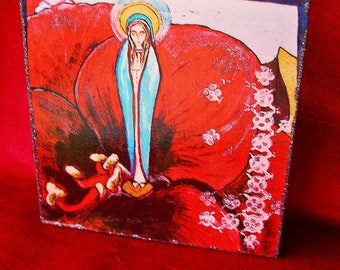 Kunstobject met religieus motief, biddende figuur van de Maagd Maria, modern beeld van de Moeder Gods, decoratief beeld van een heilige, gebed van het hart, devotie