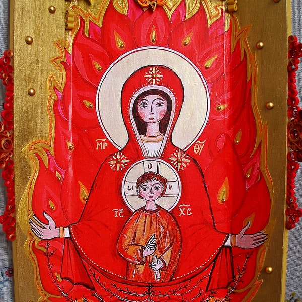 Religiöse Collage  im Ikonen-Stil auf goldfarbener Holztafel, verziert mit Ornamenten. Gottesmutter im Brennenden Dornbusch mit Jesus Kind
