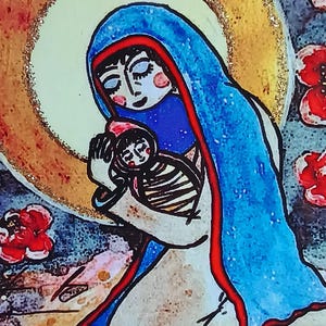 Weihnachtliche Dekoration: ein Stall in Bethlehem, Heilige Maria mit Kind, Muttergottes mit Rosen, kleines Holzhäuschen mit Mutter und Kind