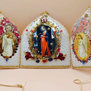 【３点】フランスアンティーク　携帯祭壇ポケットシュライン　聖母マリア　幼子イエス 聖母マリア三連祭壇画、手作りの旅行用祭壇（ホワイトゴールド