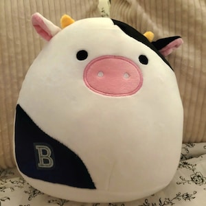 Squishmallow Kuh schwarz 20cm mit handmade Personalisierung mit Anfangsbuchstaben Valentinstagsgeschenk / Ostergeschenk