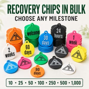 Puede incluir: Una colección de fichas de recuperación redondas en varios colores, incluyendo naranja, verde, azul, negro, rosa, amarillo y blanco. Las fichas presentan textos impresos como 24 hours, 1 week, 2 weeks, 30 days, 60 days, 90 days, welcome y el logotipo triangular MA.