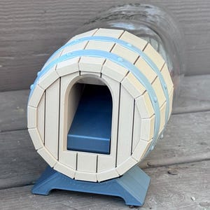 Charming Barrel Mouse Trap – Humane Catch & Release Mason Jar Adapter – Reusable, No-Kill Mouse Catcher – Cute Cartoon-Inspired Design