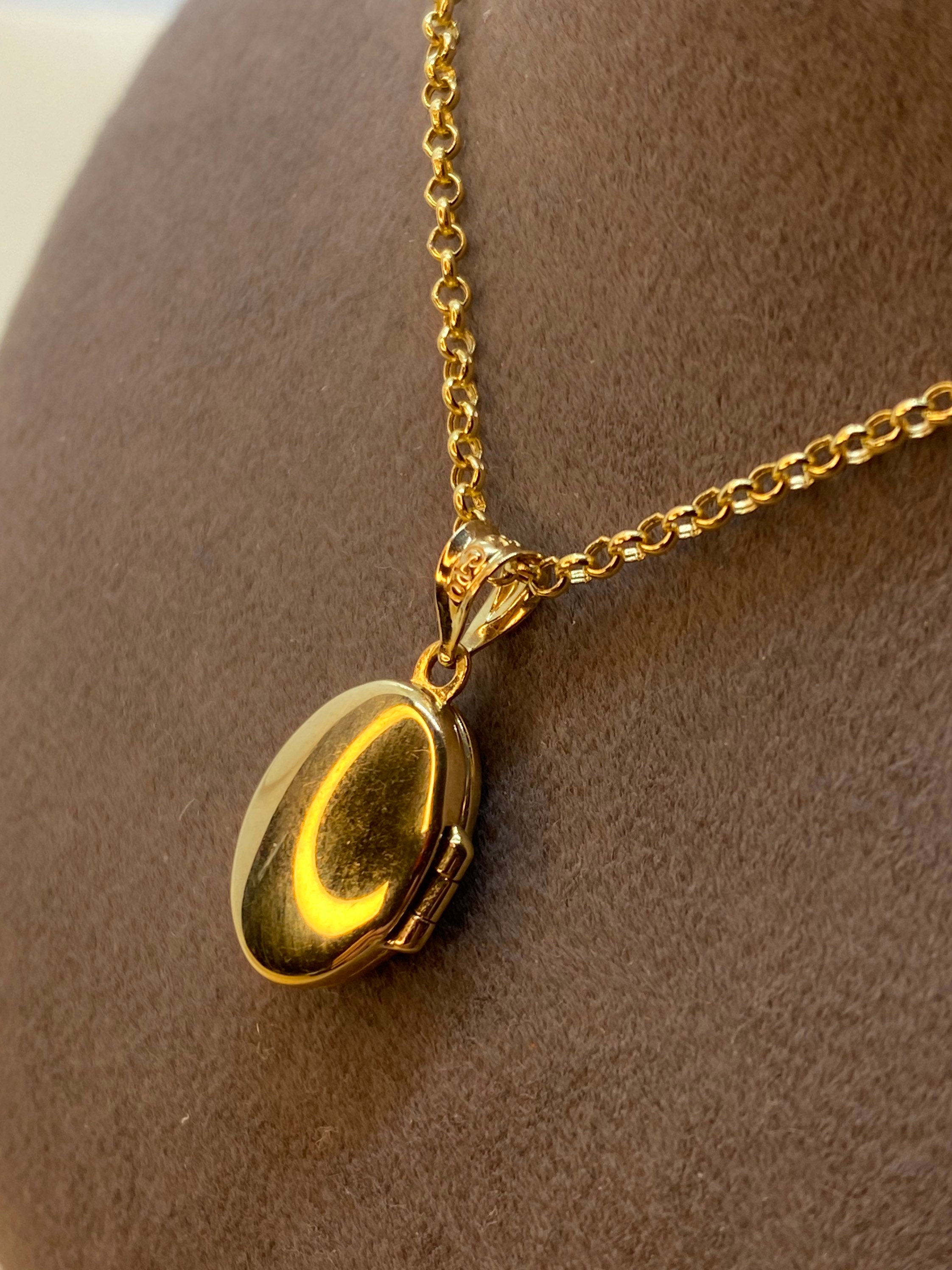 Plain gold locket necklace Clearance
