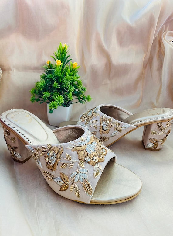 Women Ethnic Footwear, Size: 35 to 42 at Rs 230/pair in New Delhi | ID:  20524757697