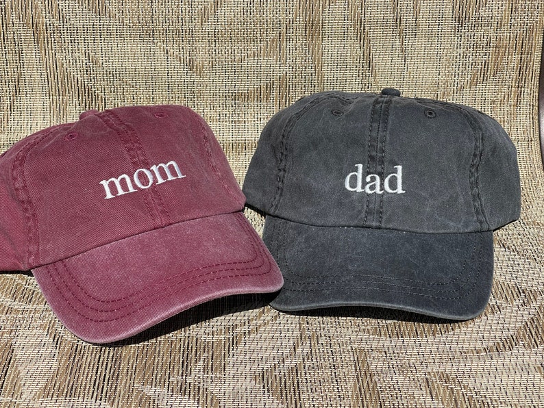 Gorras de béisbol para mamá y papá, sombreros de anuncio de embarazo, juego de 2 gorras de estilo vintage teñidas con pigmentos, gorra clásica para papá imagen 4