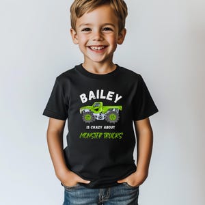 モンスタートラックに夢中Tシャツ、男の子向けパーソナライズモンスタートラックシャツ、モンスタートラックギフト、トラック誕生日シャツ男の子、トラック、3～13歳