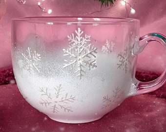 Taza de cristal con copos de nieve personalizada: taza de café invernal pintada a mano