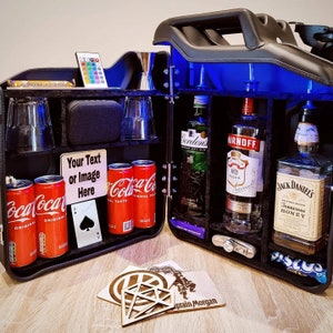 Minibar Jerry Can: Gabinete de licores con latas de gasolina de acero hecho a mano
