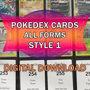 Op de afbeelding: Een verzameling ruilkaarten in een plastic maphoes, met diverse kleurrijke illustraties en tekst. De tekst op de afbeelding luidt POKEDEX CARDS ALL FORMS STYLE 1 en DIGITAL DOWNLOAD. De kaarten tonen namen zoals Lugia, Grovyle en Torchic.