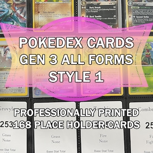 Op de afbeelding: Een verzameling ruilkaarten georganiseerd in een zwarte ordnerhoes. De kaarten bevatten diverse geïllustreerde personages en witte placeholderkaarten met de tekst POKEDEX CARDS GEN 3 ALL FORMS STYLE 1 en PROFESSIONALLY PRINTED 253168 PLACE HOLDER CARDS 256.