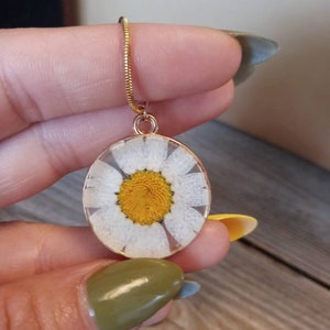 Daisy necklace