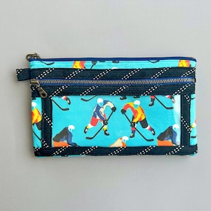 Hockey Lace Trim Doppeltasche Beutel - Mittelgroß | Geschenk für Trainer, Team Mutter oder Sport Fan | Handgefertigter Organizer mit Reißverschlüssen und durchsichtigem Vinyl