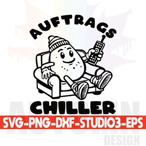 May include: Black and white illustration of a potato wearing a hat and holding a remote control, sitting in a chair. The text "Auftrag Chiller" is above the potato.