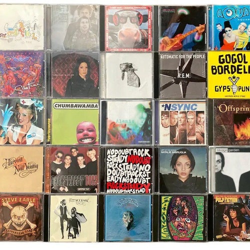 CD vintage des années 90 : rock alternatif, classique, pop, grunge, disques compacts de collection y2k : Chumbawumba, Aqua, BSB, Offspring, NSync, Blink 182