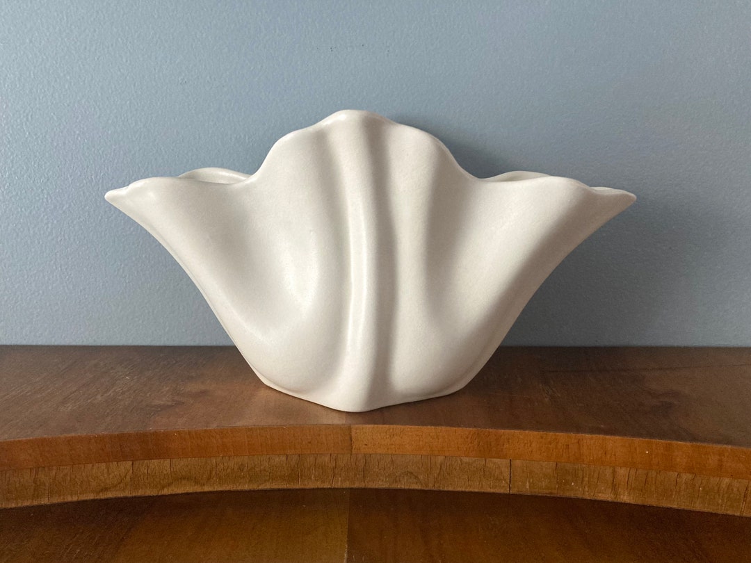 40s Vintage Beswick Wavy Fan Mantle Vase Offwhite Floral Etsy