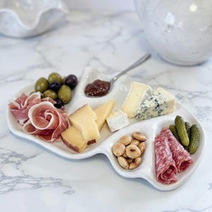 Charcuterie Brett Keramik | Handgemachte Käseplatte aus Steinzeug | Antipasti Platte | Servierplatte personalisierbar