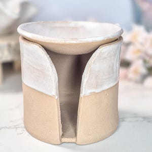 Handgetöpferte Duftlampe aus Keramik – Aromalampe beige – Räucherstövchen handmade – für ätherische Öle und Wachs