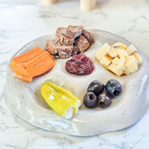 Keramik Servierplatte mit Vertiefungen, Handgemachtes Charcuterie & Snack Board für Tapas, Oliven und Dips, Skandinavisches Design