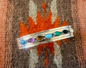 ナバホ族製マルチストーン＆スターリングシルバーのカフブレスレット