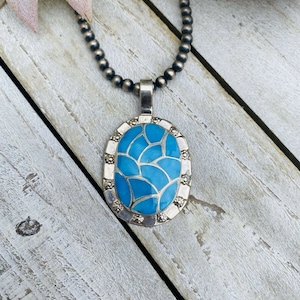 Colgante vintage Zuni con incrustaciones de turquesa y plata esterlina firmado