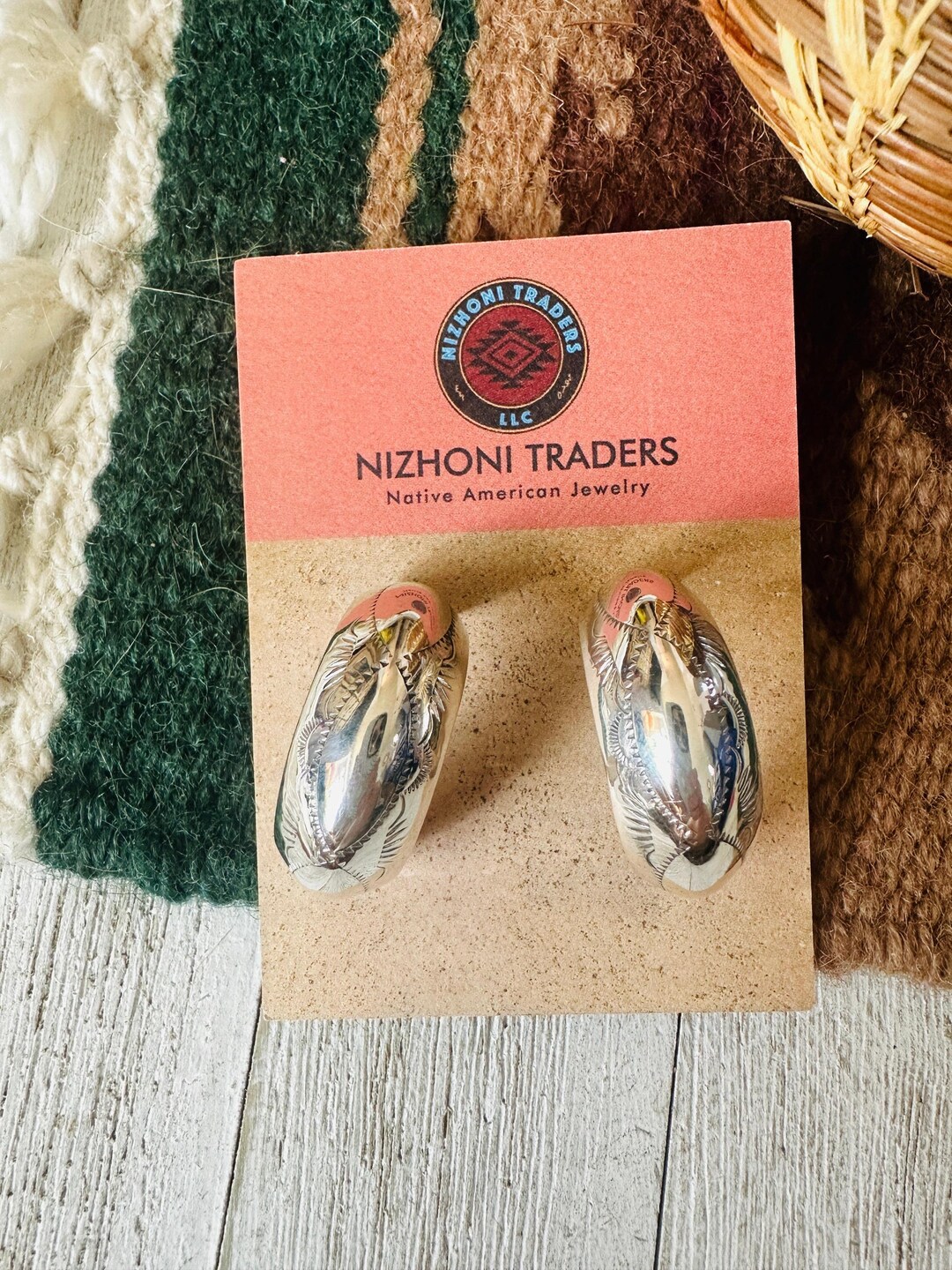 Navajo Handmade Sterling Silver Feather Hoop Earrings main image 1