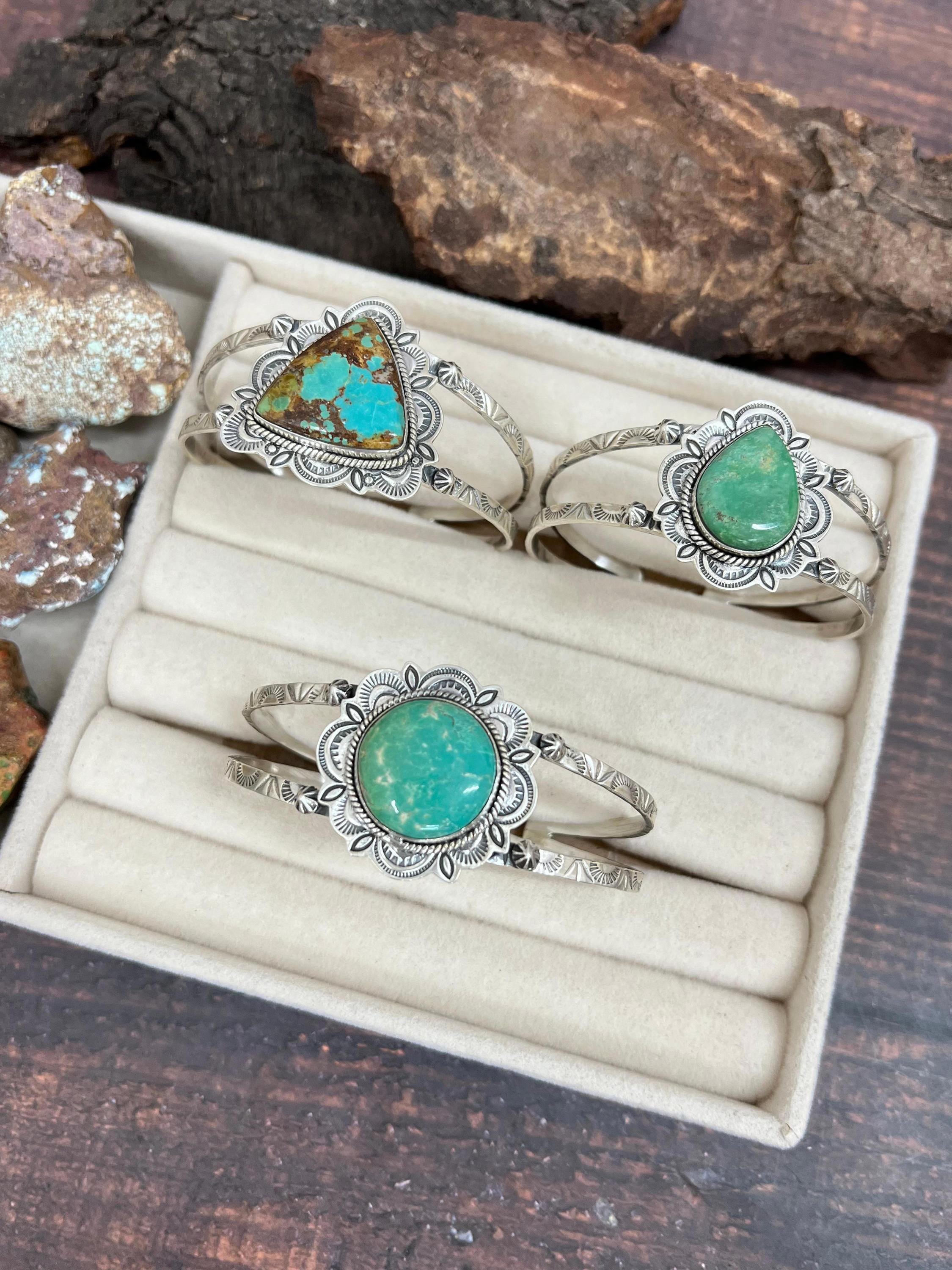 ハンドメイドスターリングシルバーマンティスターコイズカフ